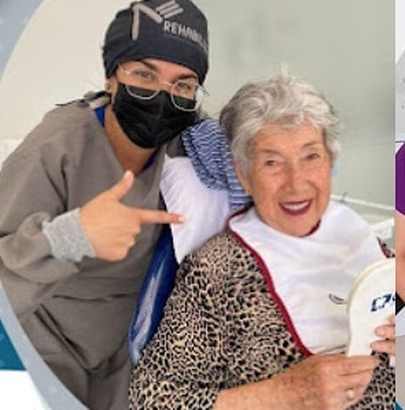 Dra. Andrea Morales con paciente adulta mayor — atención cálida en ORIS Odontología